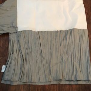 Crib skirt